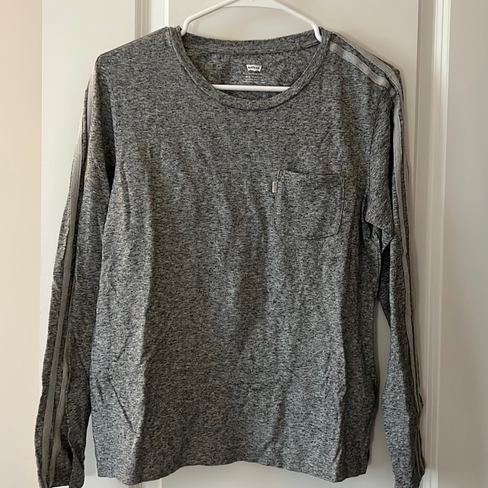 Levi’s long sleeve pocket tee